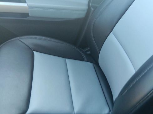 Used 2024 Ford Explorer XLT w/ Equipment Group 202A image 21