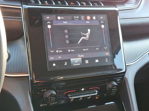 Used 2023 Jeep Grand Cherokee L Laredo image 16