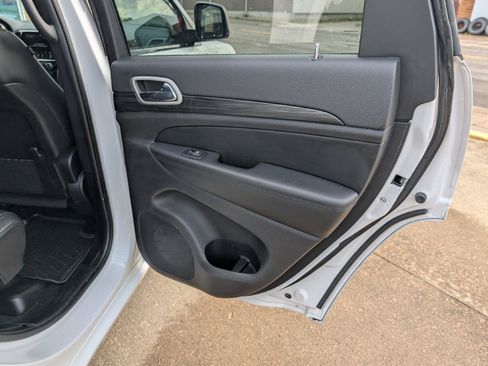 Used 2021 Jeep Grand Cherokee Laredo X AWD/4WD image 16