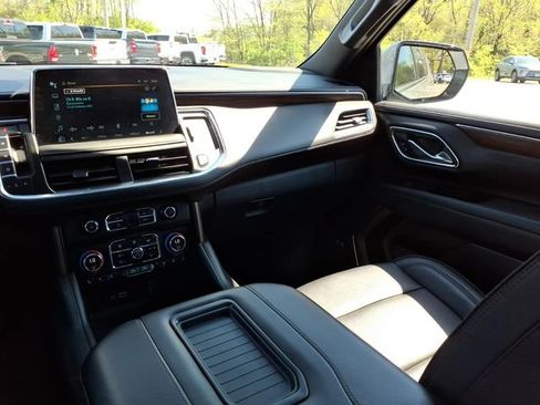 Used 2024 Chevrolet Suburban High Country AWD/4WD image 24