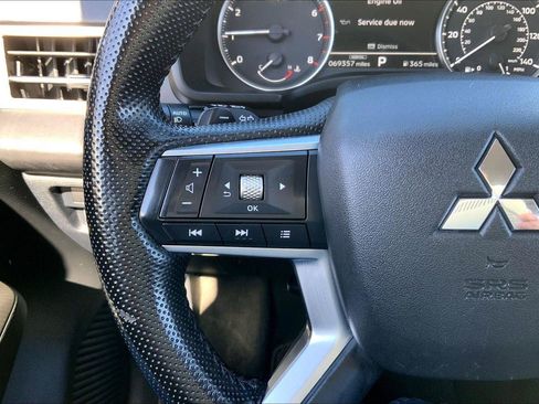 Used 2022 Mitsubishi Outlander SE image 15