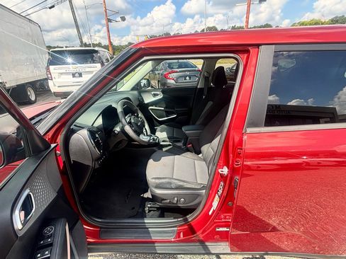 Used 2023 Kia Soul S FWD image 32