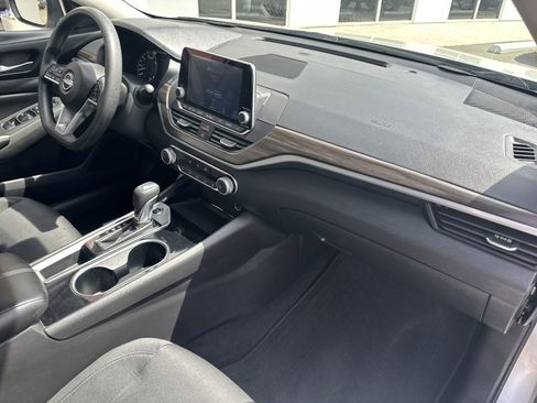 Used 2024 Nissan Altima 2.5 SV image 26