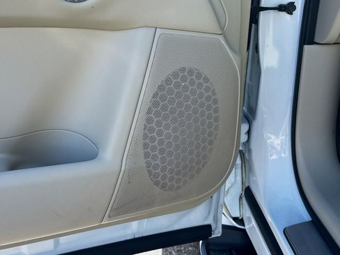 Used 2024 INFINITI QX80 Sensory image 26