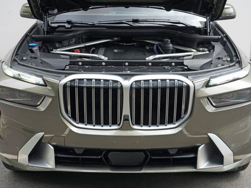 Used 2025 BMW X7 xDrive40i AWD/4WD image 8