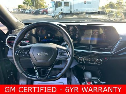 Used 2025 Chevrolet Trax RS w/ Sunroof Package image 17