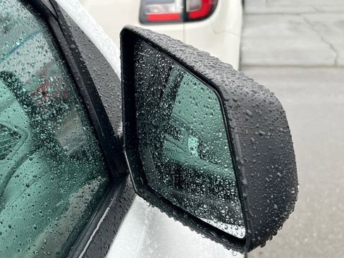 Used 2016 GMC Acadia SLE image 12