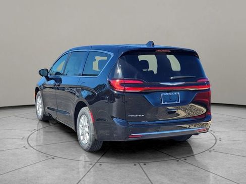 New 2026 Chrysler Pacifica Select image 10