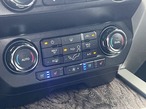 Used 2019 Ford F250 Lariat w/ Lariat Ultimate Package AWD/4WD image 28