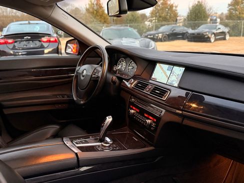 Used 2010 BMW 750Li xDrive image 28
