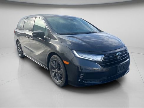 Used 2023 Honda Odyssey Sport image 2