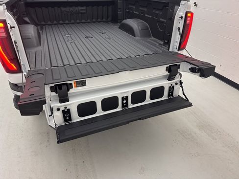 New 2026 GMC Sierra 2500 SLT w/ SLT Premium Package image 7