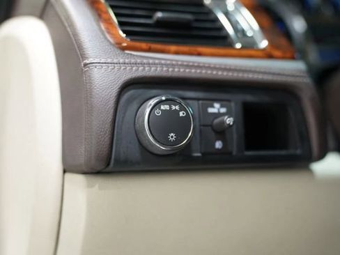 Used 2013 Cadillac Escalade Platinum AWD/4WD image 17