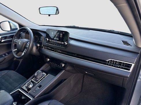 Used 2022 Mitsubishi Outlander SE image 33