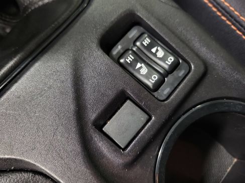 Used 2019 Subaru Crosstrek 2.0i Premium AWD/4WD image 19