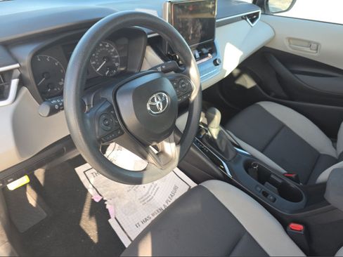 Used 2025 Toyota Corolla LE FWD image 11