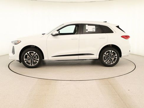 New 2026 Audi Q5 Premium image 2