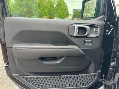 Used 2021 Jeep Wrangler Unlimited Sahara w/ Dual Top Group AWD/4WD image 24