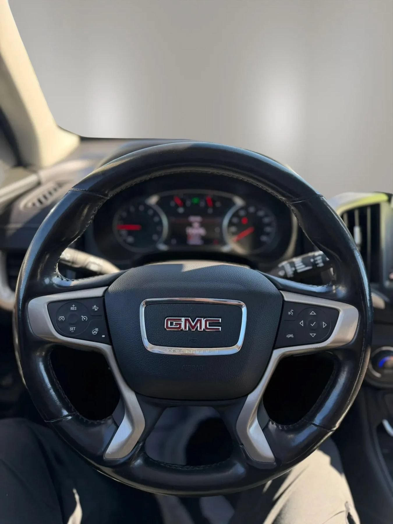 Used 2020 GMC Terrain Denali w/ Denali Premium Package AWD/4WD image 13