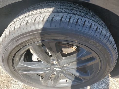 Used 2021 Chevrolet Equinox LT image 2