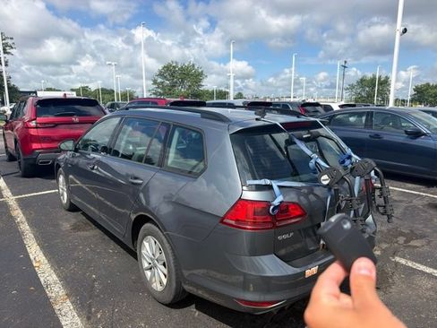 Used 2016 Volkswagen Golf S FWD image 4