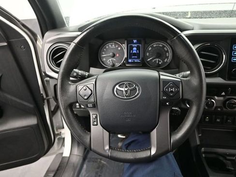 Used 2017 Toyota Tacoma TRD Pro AWD/4WD image 12