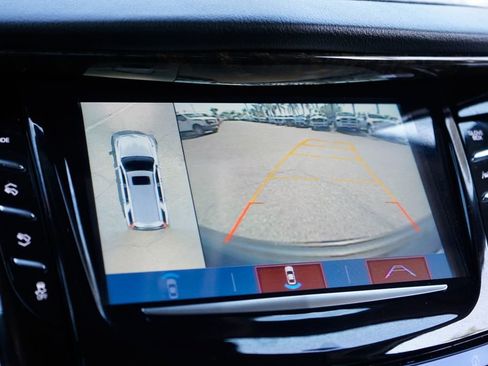 Used 2018 Cadillac Escalade ESV Premium Luxury image 33