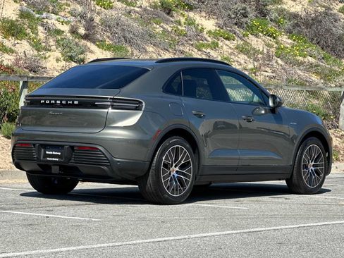 New 2026 Porsche Macan 4 Electric image 7