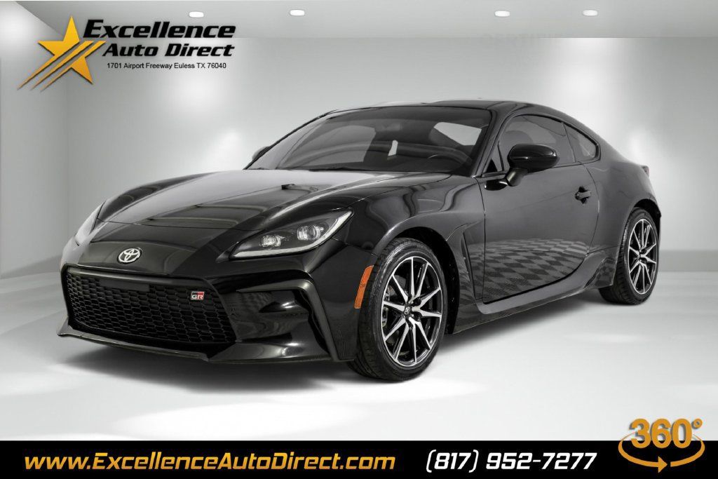Used 2024 Toyota GR86 RWD image 1