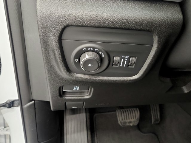 Used 2022 Jeep Grand Cherokee L Limited w/ Black Appearance Package RWD image 39