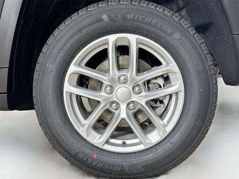 New 2025 Jeep Grand Cherokee Laredo X w/ Luxury Tech Group I image 33