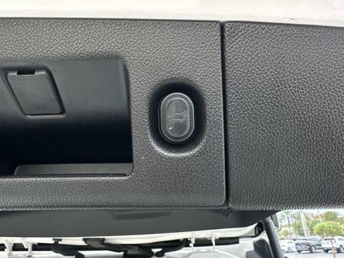 Used 2018 Cadillac Escalade Premium Luxury image 9