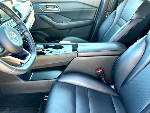 Used 2021 Nissan Rogue SV w/ Premium Package FWD image 13