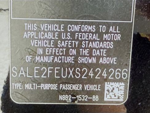 Used 2025 Land Rover Defender 130 X-Dynamic SE AWD/4WD image 26