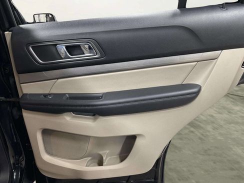 Used 2018 Ford Explorer XLT w/ Equipment Group 202A image 18