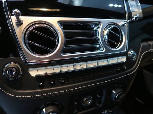 Used 2016 Rolls-Royce Dawn image 33