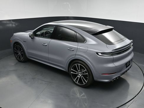 New 2026 Porsche Cayenne Turbo AWD/4WD image 17