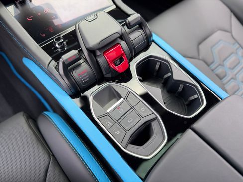 Used 2025 Lamborghini Urus SE image 42