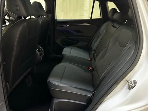 Certified 2025 Volkswagen Tiguan SE R-Line image 29