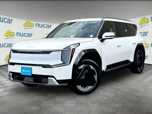 Used 2024 Kia EV9 Land AWD/4WD image 3