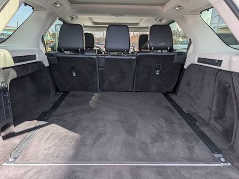 Used 2020 Land Rover Discovery SE image 27