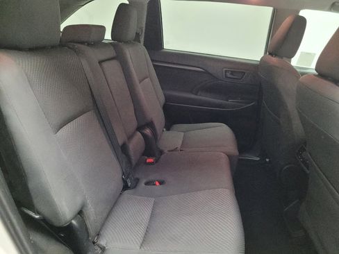Used 2019 Toyota Highlander LE FWD image 19