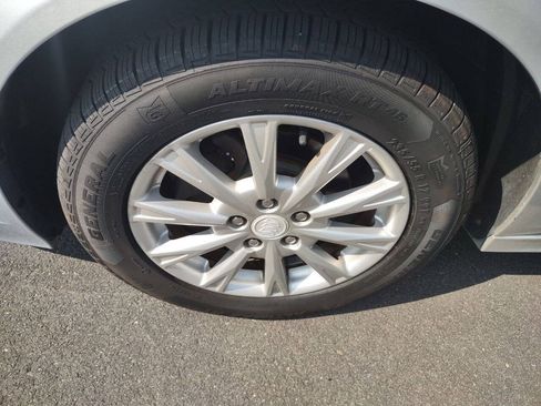 Used 2010 Buick Lucerne CXL w/ Driver Confidence Package FWD image 27