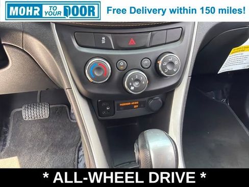 Used 2022 Chevrolet Trax LT w/ Driver Confidence Package AWD/4WD image 22