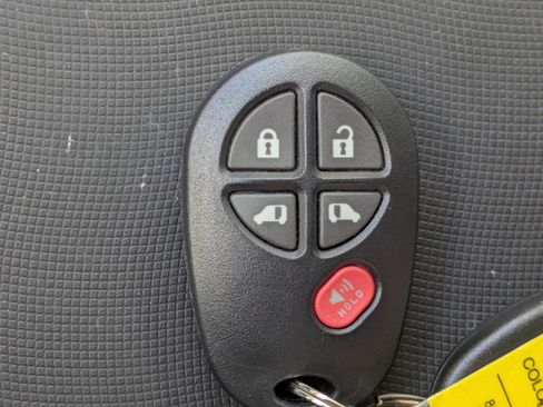Used 2020 Toyota Sienna LE FWD image 28