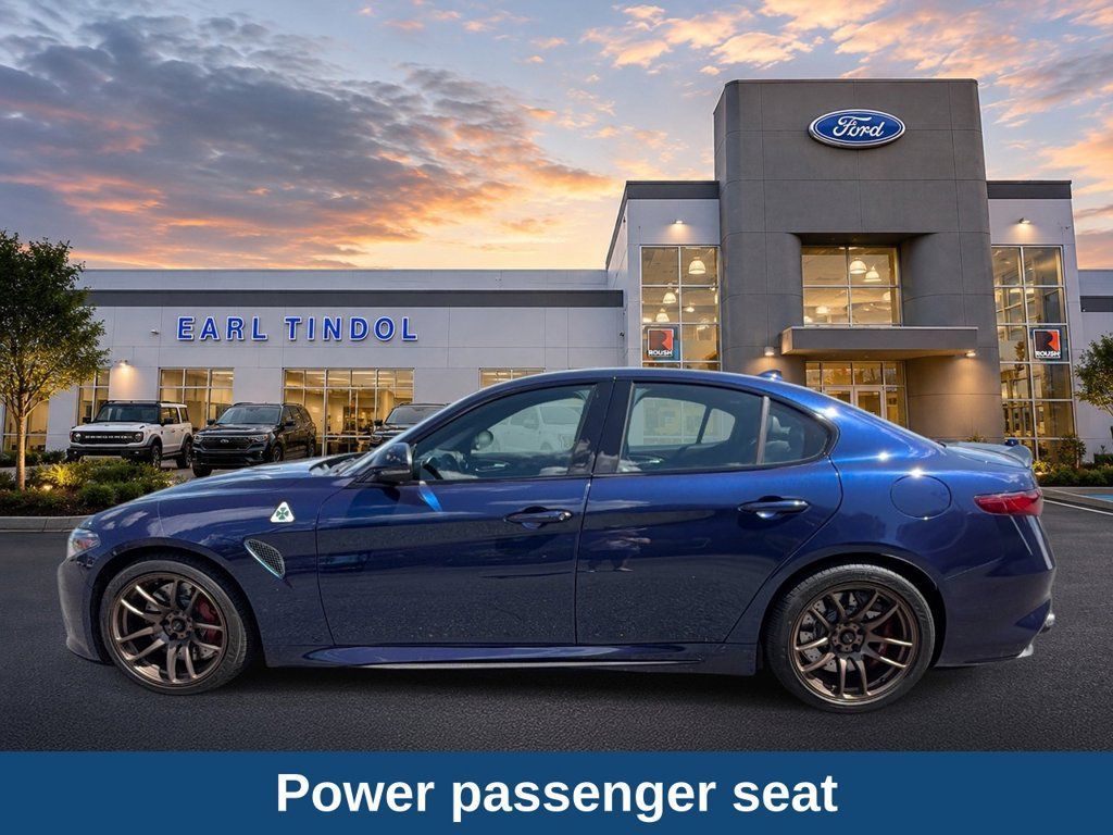 Used 2017 Alfa Romeo Giulia Quadrifoglio RWD image 5