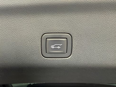 Used 2024 GMC Yukon XL SLT w/ SLT Premium Package AWD/4WD image 10