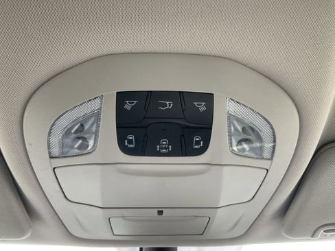 Used 2024 Chrysler Pacifica Touring-L image 47