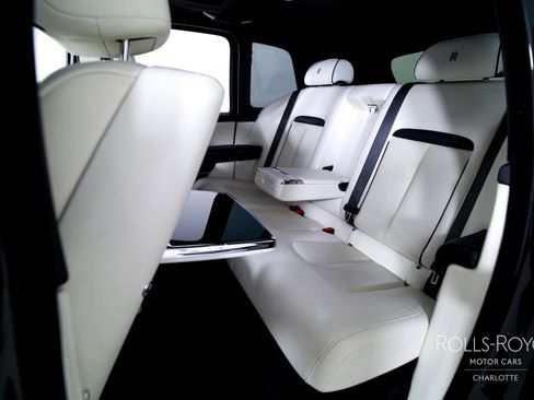 Used 2022 Rolls-Royce Cullinan image 18
