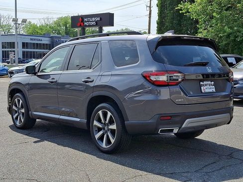 Used 2023 Honda Pilot Elite image 4